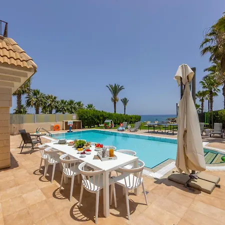 Sunnyvillas: 4br Seafront Villa*private Pool*bw44 Protaras